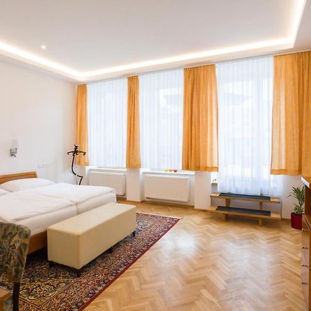 Luxusni Velky Apartman S Terasou V Centru Litomysle Exterior photo
