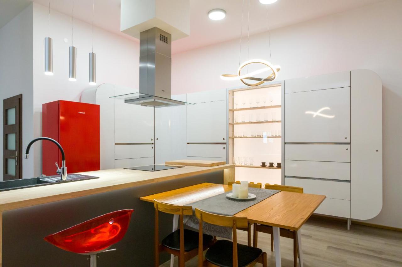 Luxusni Velky Apartman S Terasou V Centru Litomysle Exterior photo